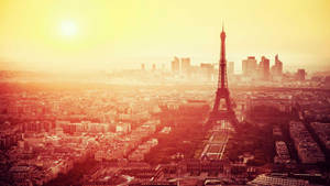 The Breathtakingly Eiffel Tower In Paris Wallpaper