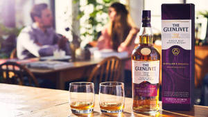The Glenlivet Couple Drinks Wallpaper