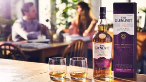 The Glenlivet Couple Drinks Wallpaper