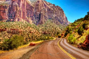 The Highway Going To Zion National Park Wallpaper