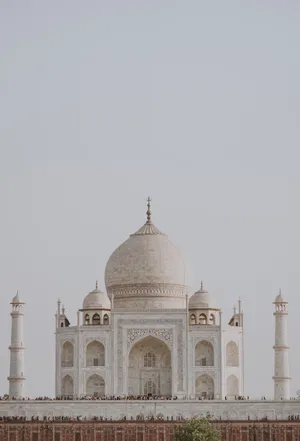 The Taj Mahal Frontal View Wallpaper