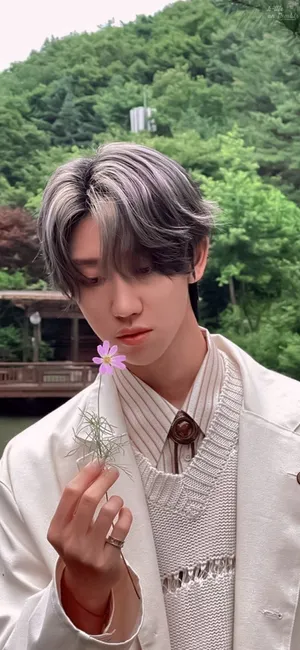 The8 With Gray Hair Wallpaper