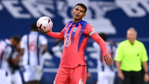 Thiago Silva Donning A Pink Jersey Wallpaper