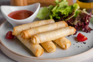 Thin Egg Rolls With Sauce And Lettuce Wallpaper