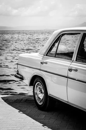 This Classic Mercedes E-class Sedan Is The Epitome Of Luxury Wallpaper