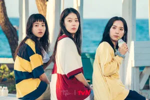 Three Teenage Girls Twenty-five Twenty-one Wallpaper