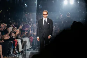 Tom Ford Finishing His Set Wallpaper