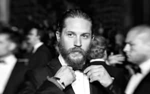 Tom Hardy Fixing Tie Wallpaper