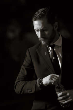 Tom Hardy In A Classic Men Suit Style Wallpaper