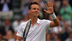 Tomas Berdych Acknowledges His Fans After A Match Wallpaper