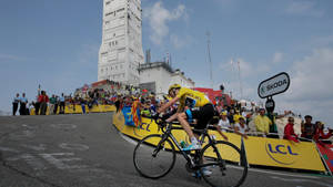 Tour De France Uphill Race Competition Wallpaper