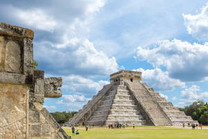 Tourists Near Chichen Itza Wallpaper