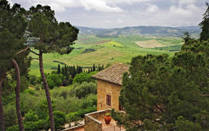 Traditional House In Tuscany Italy Wallpaper