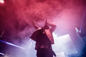 Travis Scott Takes The Stage In His Signature Style Wallpaper