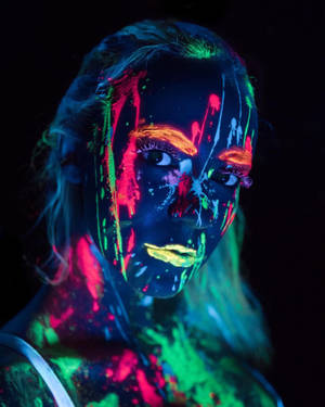 Trippy Dark Aesthetic Neon Lady Wallpaper