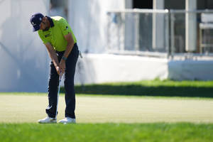 Troy Merritt Bending Down Aiming Ball Wallpaper
