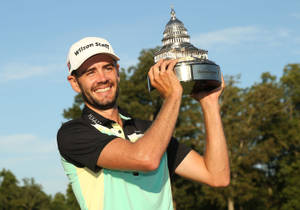 Troy Merritt Raising His Trophy Wallpaper