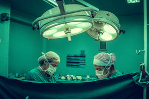 Two Surgeon Operating Icu Wallpaper