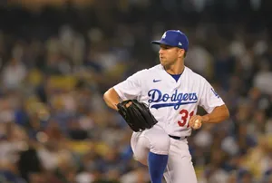 Tyler Anderson With Knee Up Wallpaper