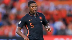 Tyrell Malacia Black Jersey Wallpaper