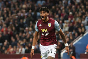 Tyrone Mings Aston Villa Fc Wallpaper