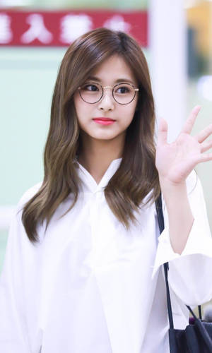Tzuyu Airport Outfit Wallpaper
