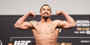 Ufc Star Robert Whittaker Showing Off His Fighting Strength. Wallpaper