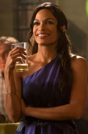 Unforgettable Actress Rosario Dawson Wallpaper