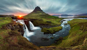 Unparalleled Beauty In The Heart Of Iceland Wallpaper