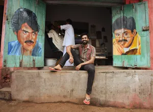 Uppena Vaisshnav Tej Uncles Painting Wallpaper