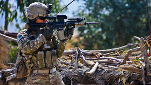 Us Army Soldier On Wood Scarps Wallpaper