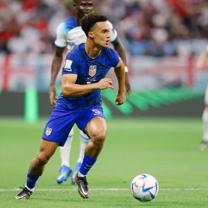 Usa National Football Team Player No. 5 Robinson Wallpaper