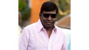 Vadivelu In Light Pink Shirt Wallpaper