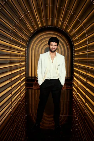 Vijay Devarakonda Koffee With Karan Wallpaper