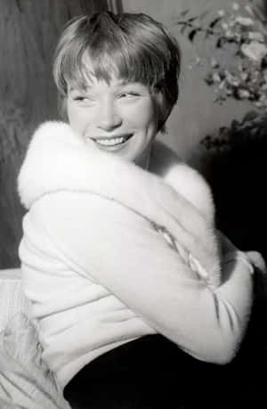 Vintage Black And White Portrait Of Young Shirley Maclaine Wallpaper