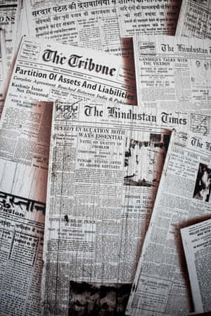 Vintage Newspaper - Keeping Up With History Wallpaper