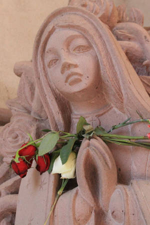 Virgen De Guadalupe Stone Statue Wallpaper
