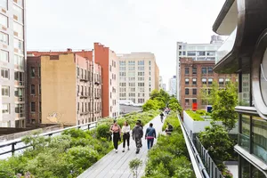 Visitors Walking Around The High Line Wallpaper