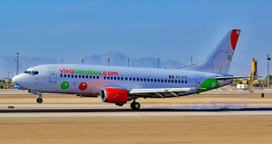 Viva Aerobus At Airport Mountain View Wallpaper