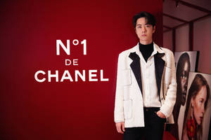Wang Yibo No 1 De Chanel Exhibition Wallpaper