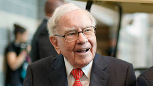 Warren Buffett Smiling Candid Photography Wallpaper