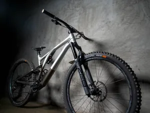 White Specialized Bike Leaning On Wall Wallpaper