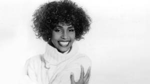 Whitney Houston In White Wallpaper