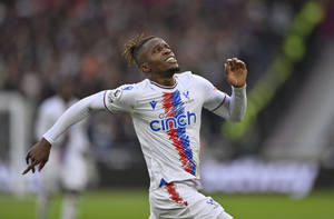 Wilfried Zaha In White Long Sleeves Wallpaper