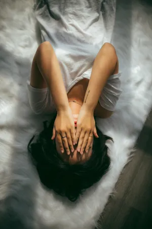 Woman In Pain Wallpaper