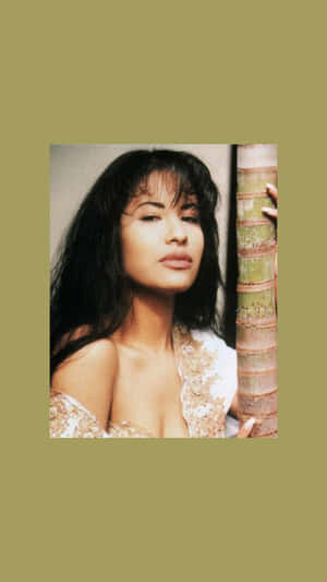 Women Empowerment With Selena Quintanilla's Iconic Image On Your Iphone Wallpaper