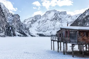 Wooden Lodge Windows Winter Wallpaper