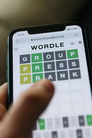 Wordle Gameplay Smartphone Screen Wallpaper