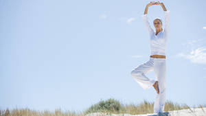 Yoga Woman Stance Low Angle Photography Wallpaper