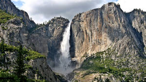 Yosemite Mountain Waterfall Wallpaper